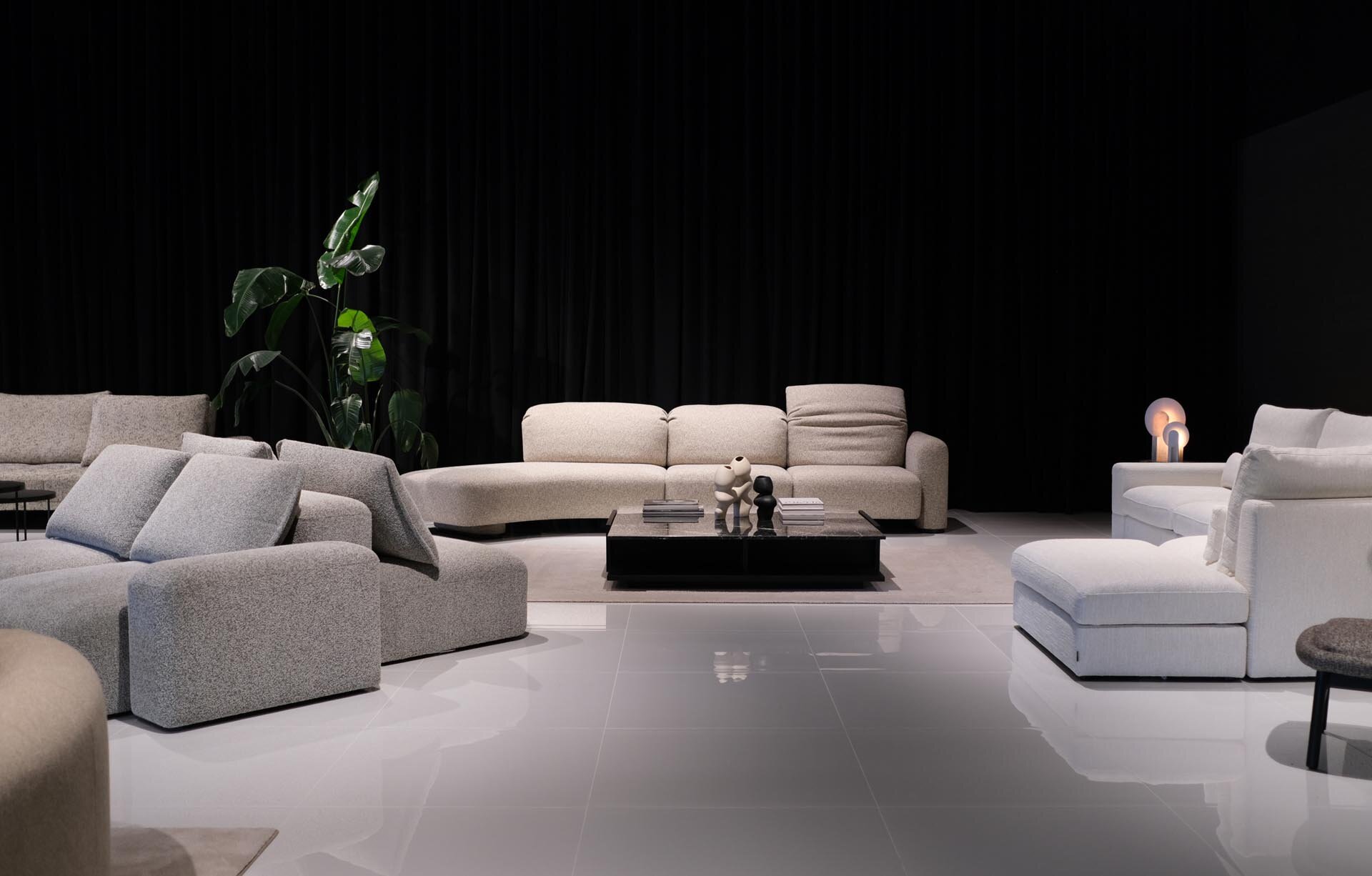 Salon meblowy Katowice - widok na sofę LaRoche od Bizzarto