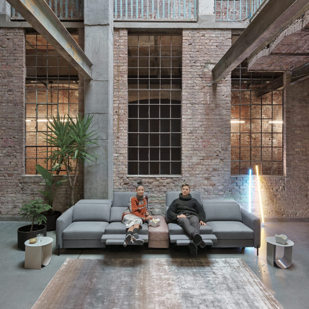 Kolekcja Bizzarto Trivio – modułowa sofa narożna z praktycznymi schowkami i nowoczesnym designem