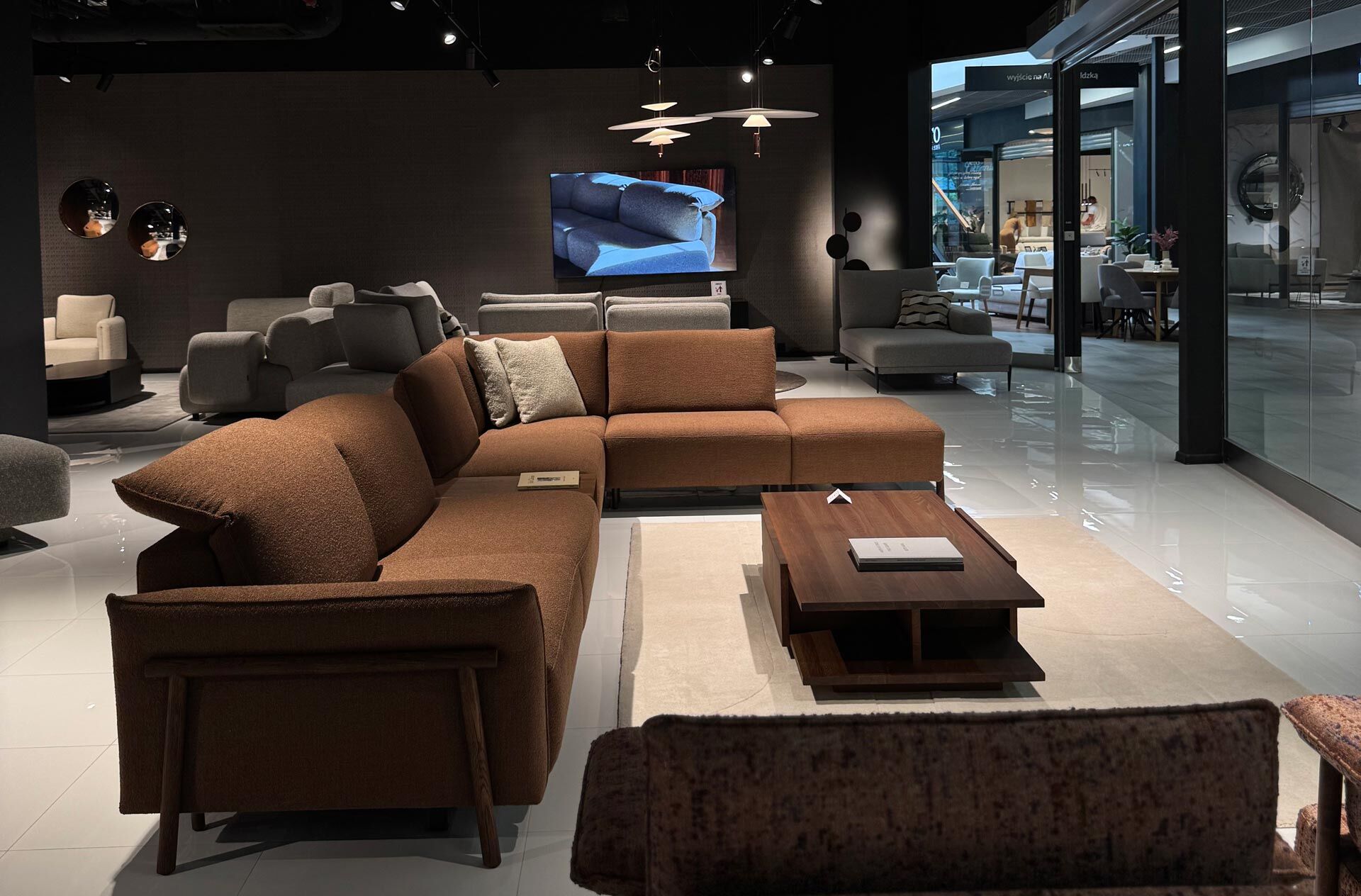 Ekskluzywne meble do salonu - sofa modułowa Zen od Bizzarto w salonie meblowym w Gdańsku