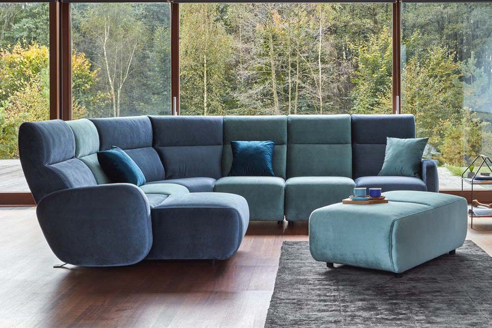 Kolekcja Valentino - tapicerowana sofa modułowa z funkcją rozkładanego podnóżka.